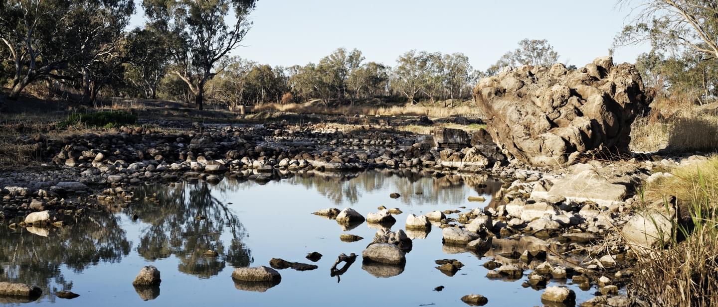 Picture of Aboriginal people on the beach